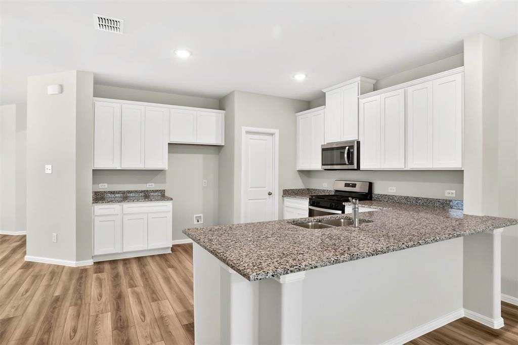 736 Portina Dr - Photo 5 of 33