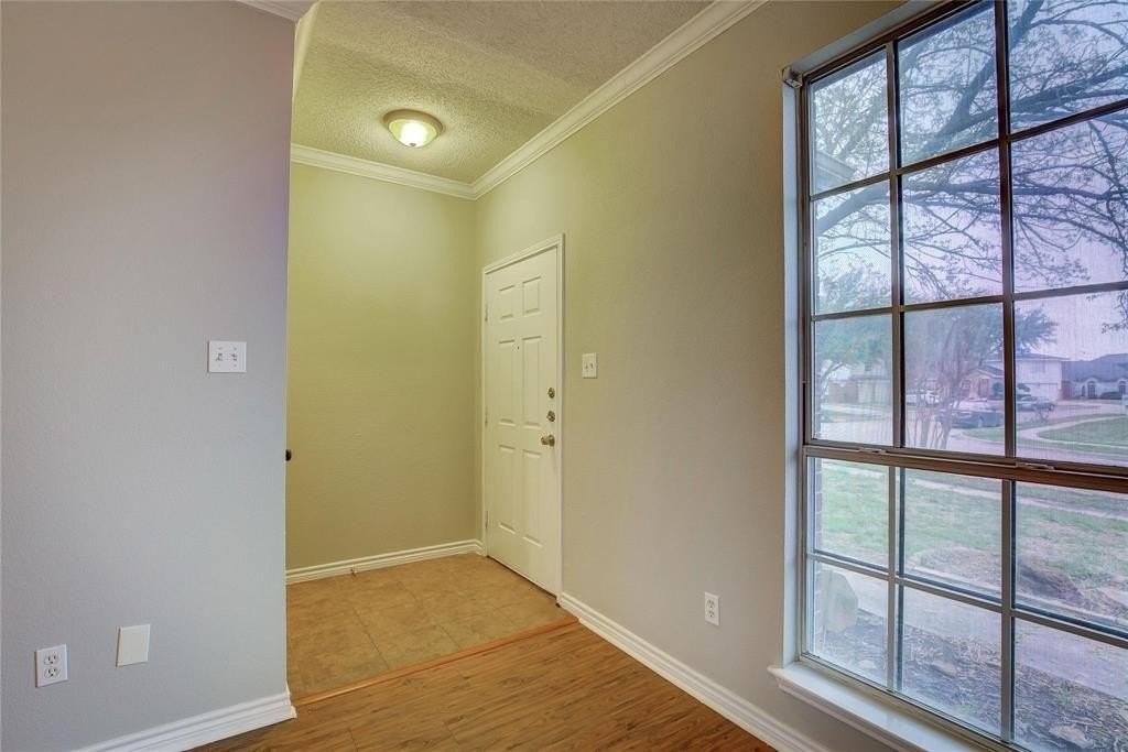 863 Colson Dr - Photo 2 of 33