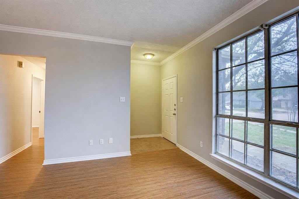 863 Colson Dr - Photo 3 of 33