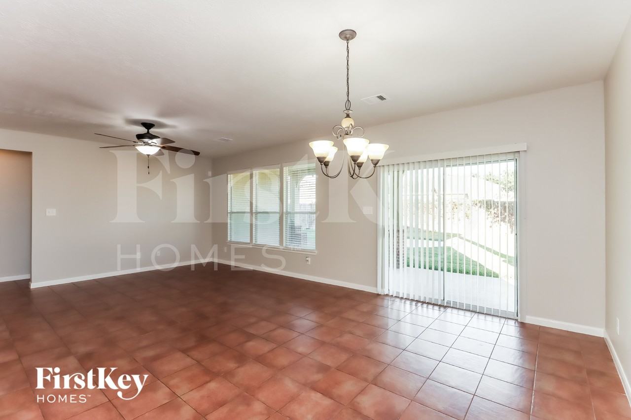 16302 Stable Manor Ln - Photo 4 of 16