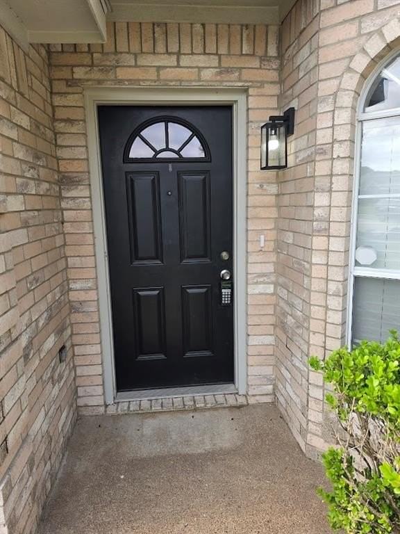 2858 Saint Thomas Ln - Photo 2 of 17