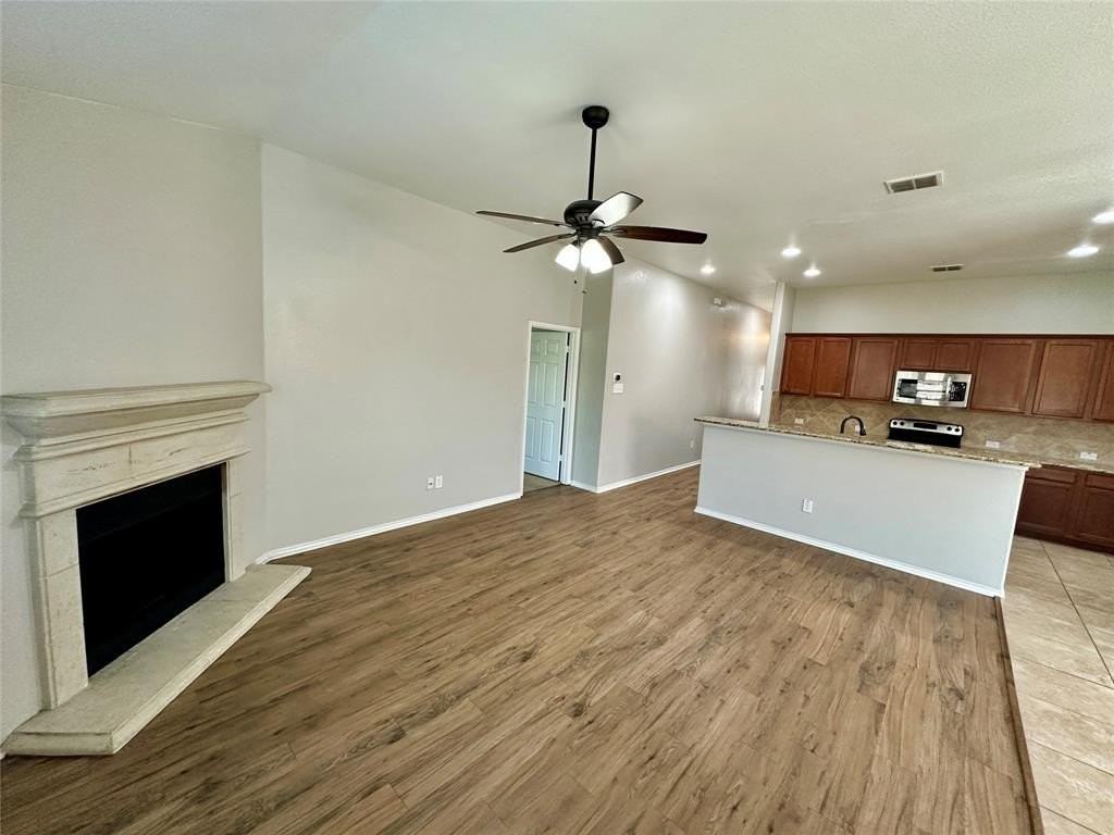 905 Silverthorne Dr - Photo 5 of 23