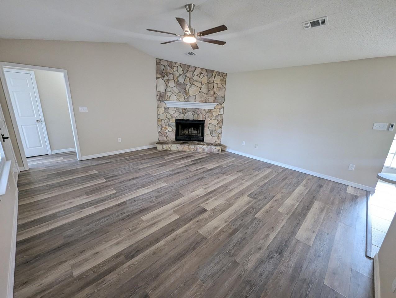 8909 Colony Ridge Cir - Photo 3 of 26