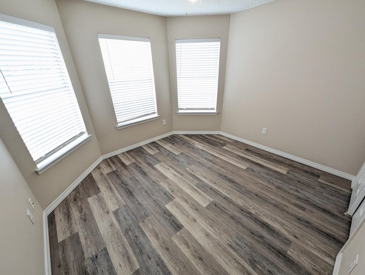 8909 Colony Ridge Cir - Photo 4 of 26