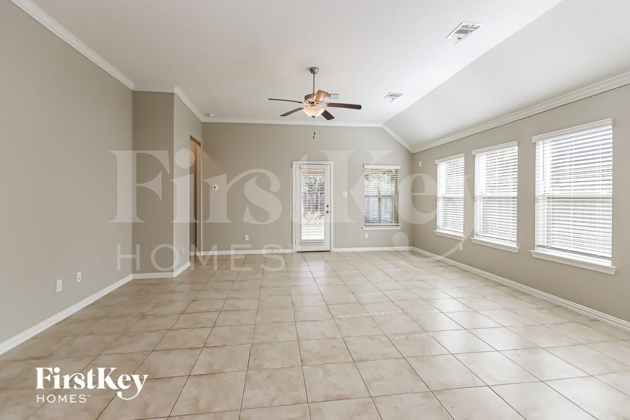 2342 Sugar Crest Dr - Photo 3 of 18