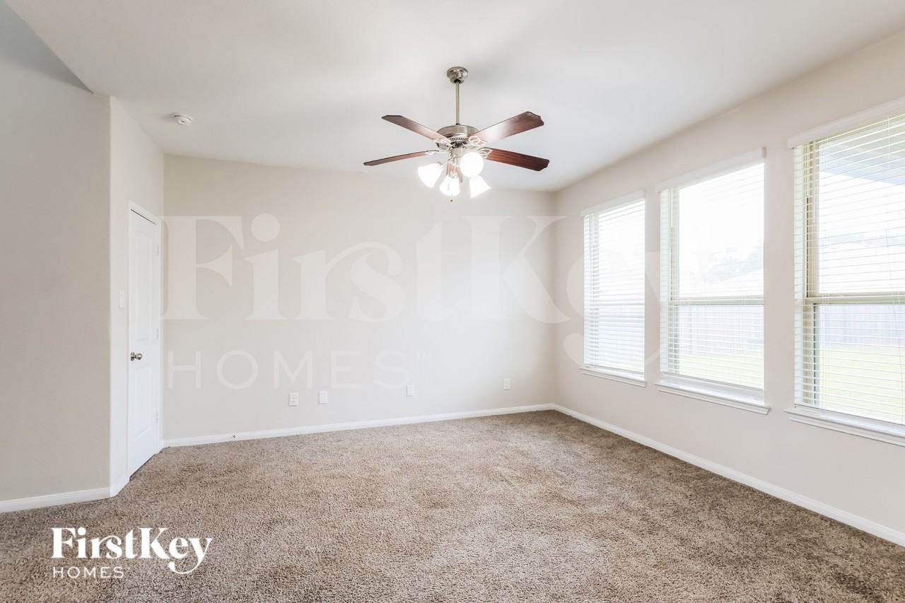 15141 Meadow Gln S - Photo 4 of 19