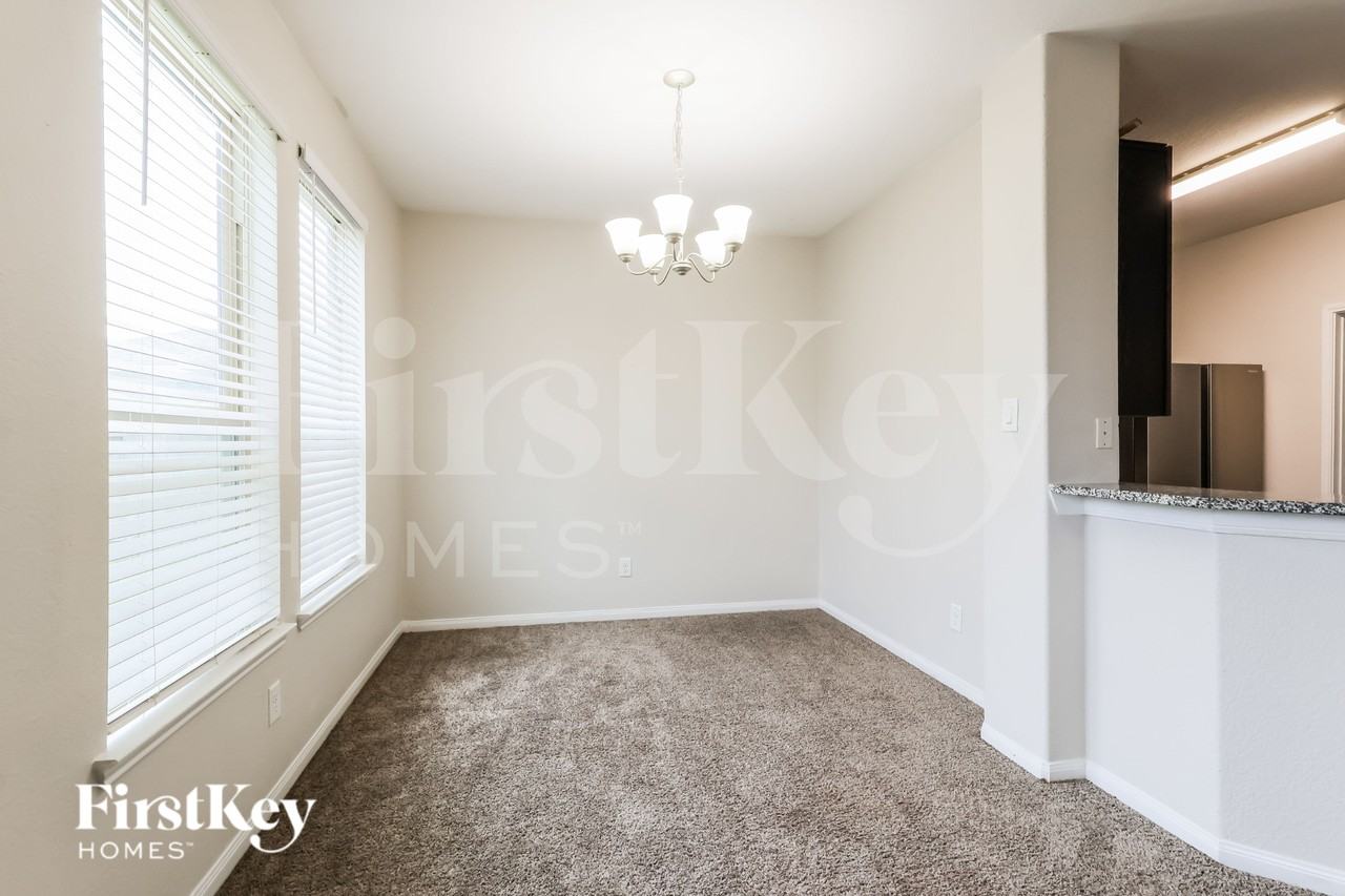 15141 Meadow Gln S - Photo 6 of 19