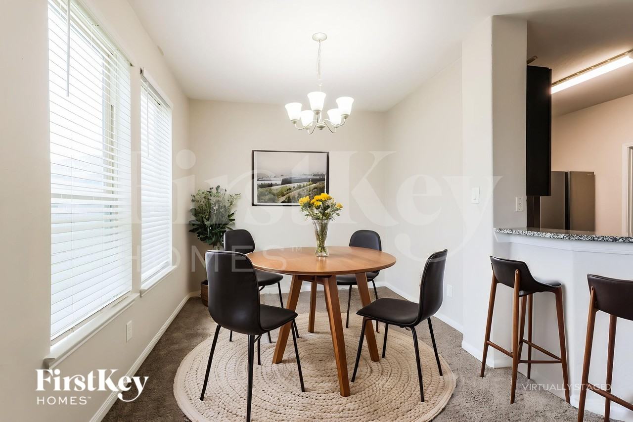 15141 Meadow Gln S - Photo 7 of 19