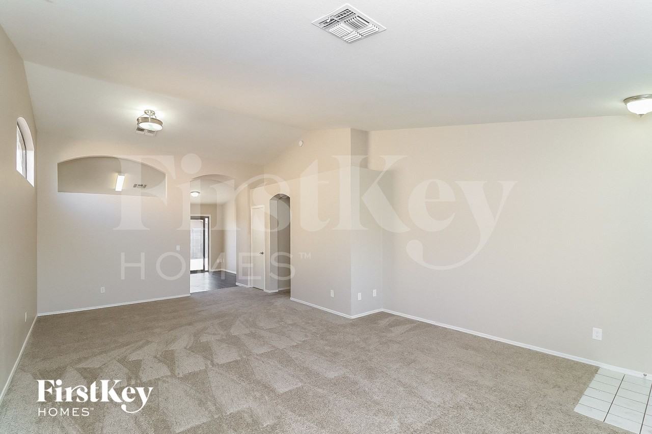 11243 W Diana Ave - Photo 2 of 15