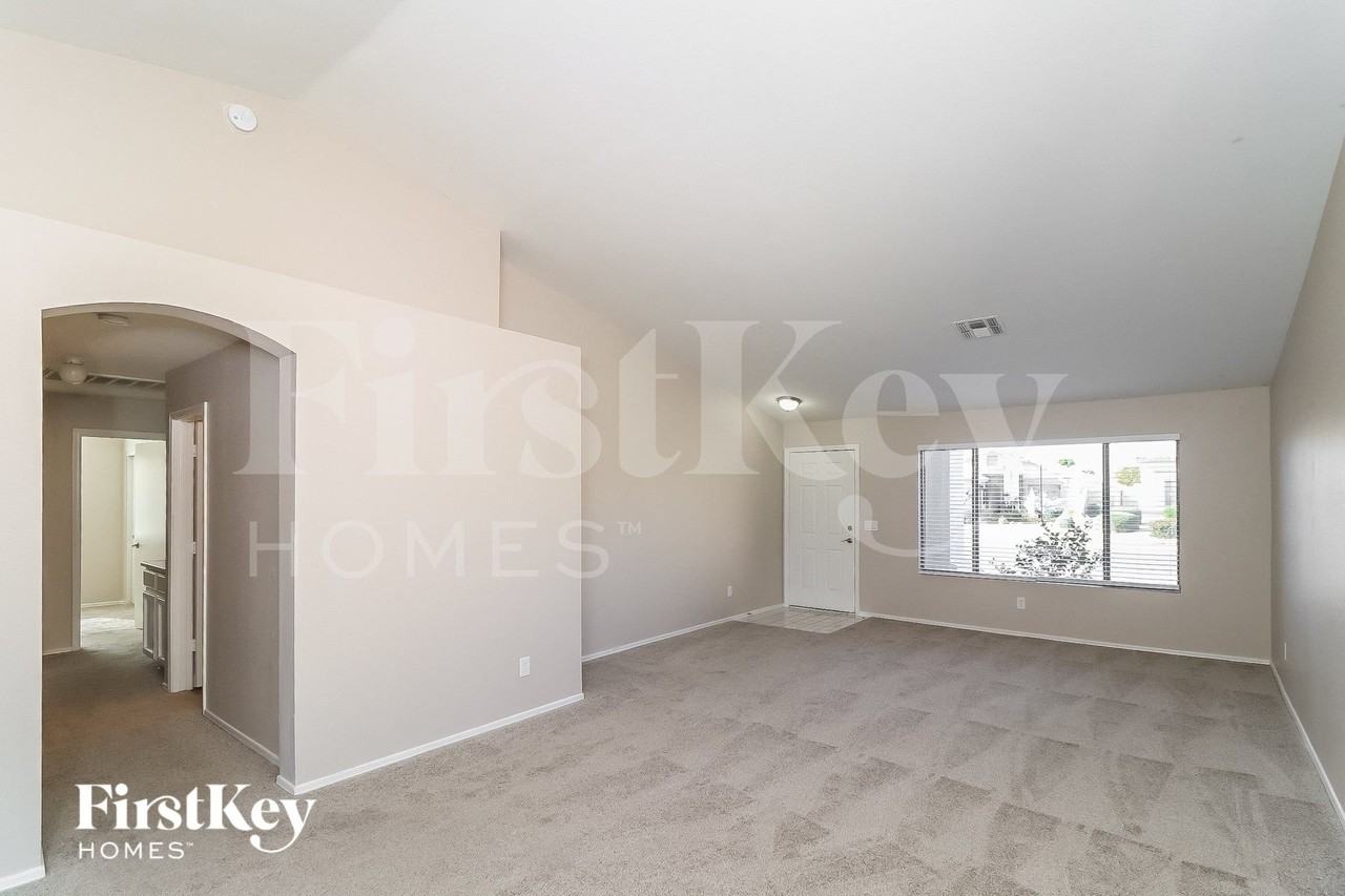 11243 W Diana Ave - Photo 3 of 15