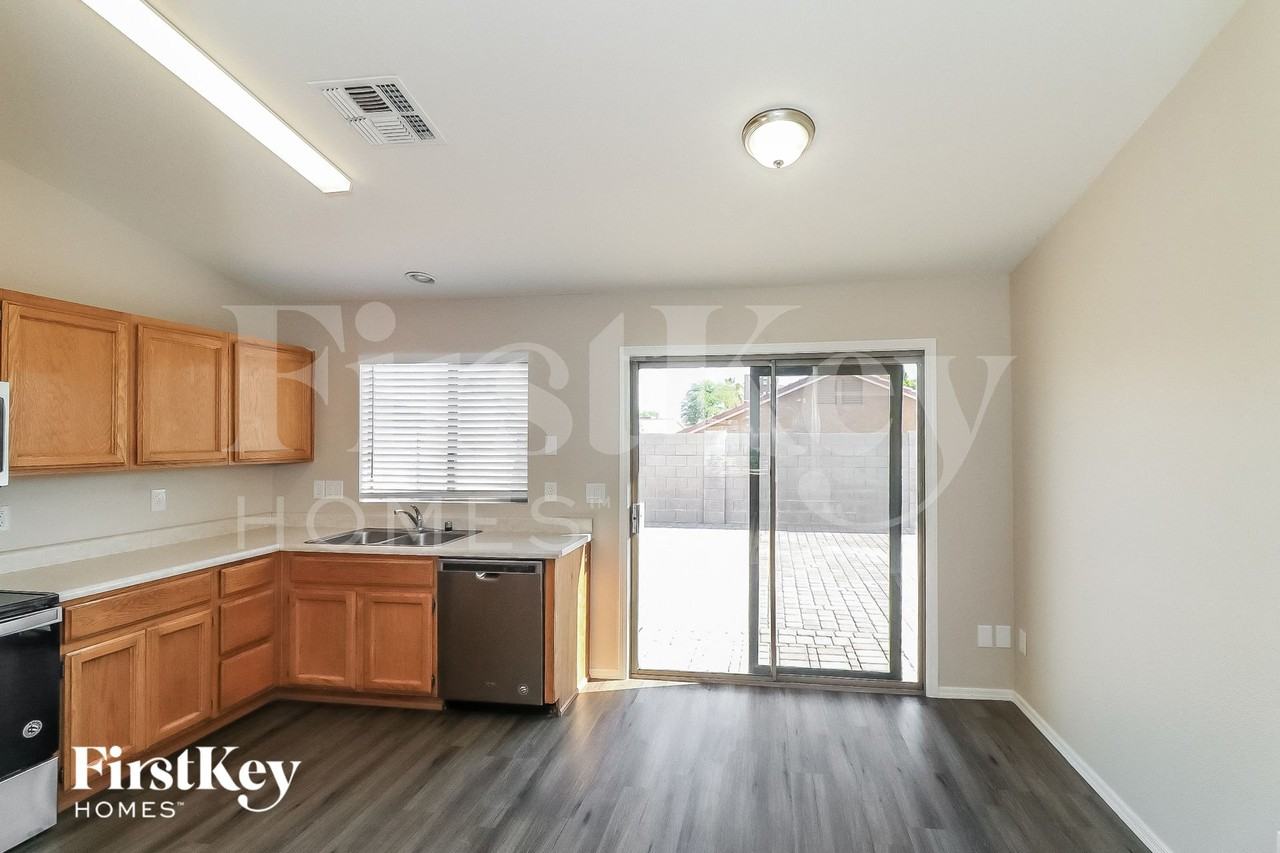 11243 W Diana Ave - Photo 4 of 15