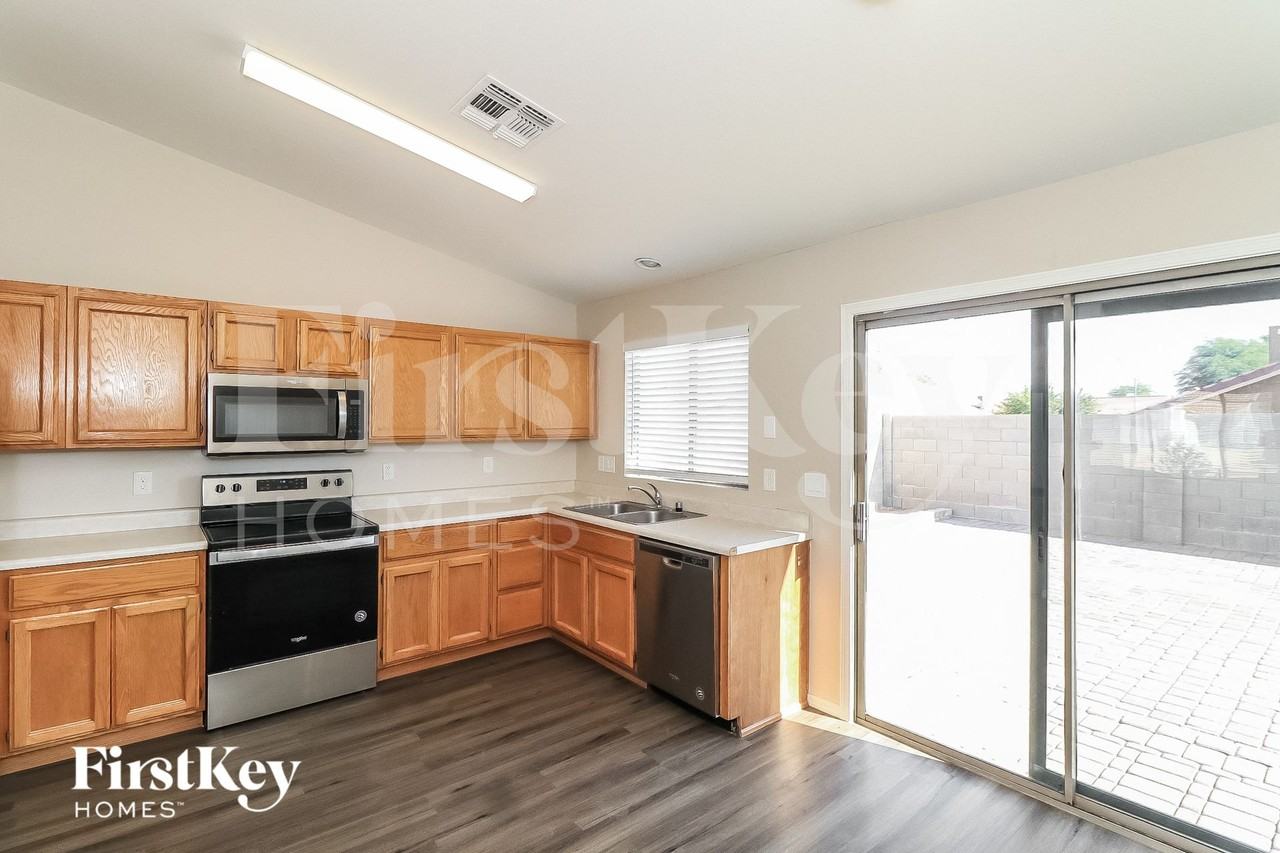 11243 W Diana Ave - Photo 5 of 15