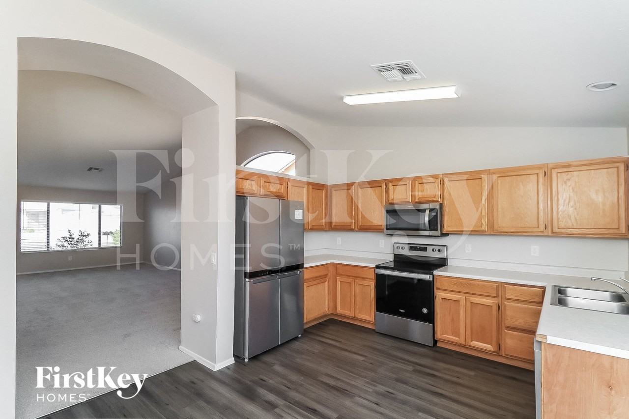 11243 W Diana Ave - Photo 6 of 15