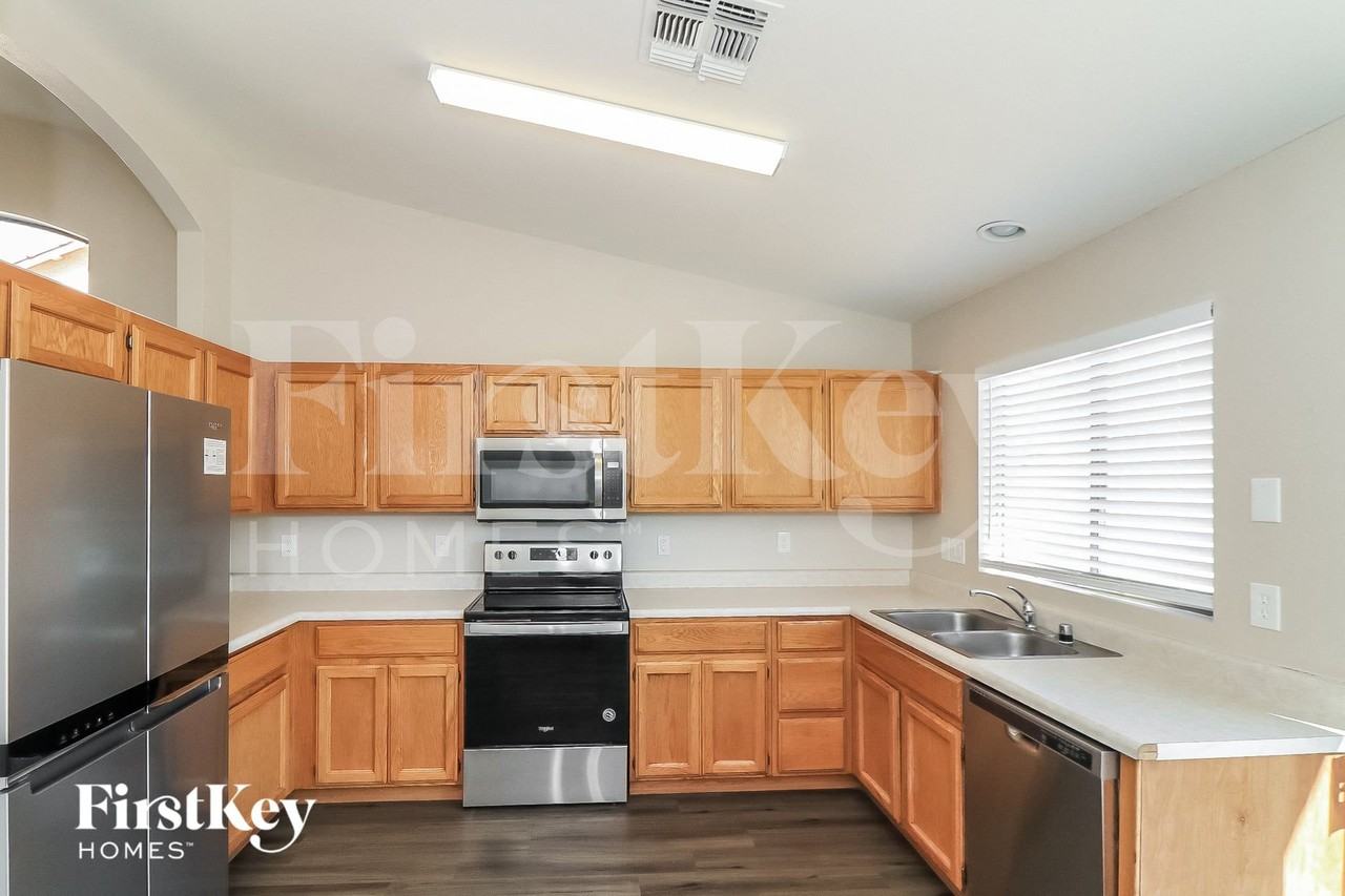 11243 W Diana Ave - Photo 7 of 15
