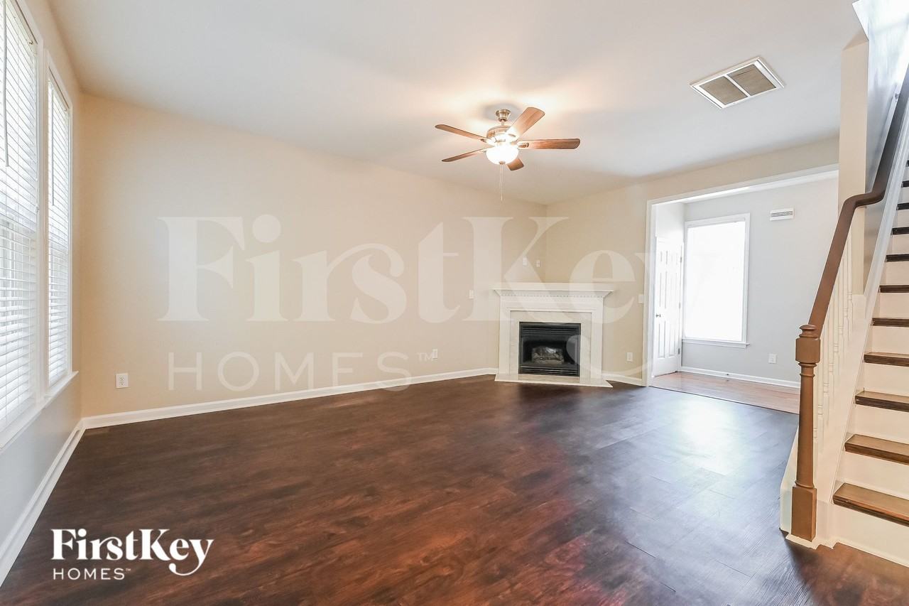 2428 Sapphire Valley Dr - Photo 2 of 15