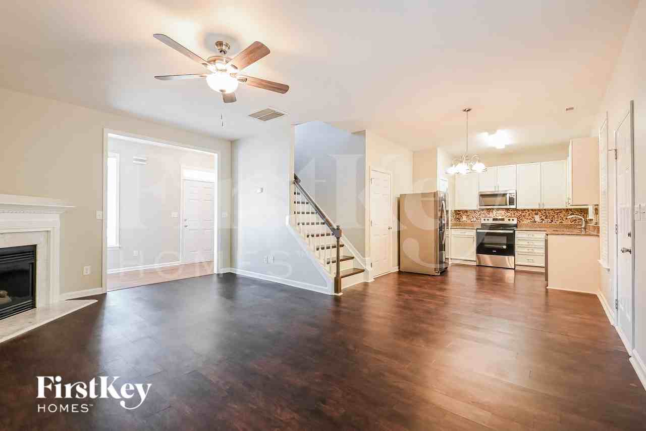 2428 Sapphire Valley Dr - Photo 3 of 15