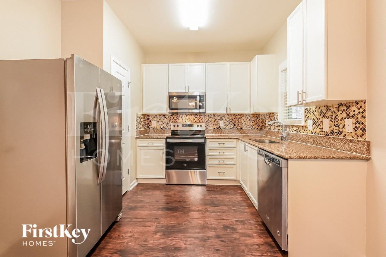 2428 Sapphire Valley Dr - Photo 4 of 15