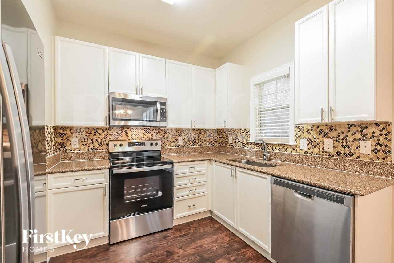 2428 Sapphire Valley Dr - Photo 5 of 15