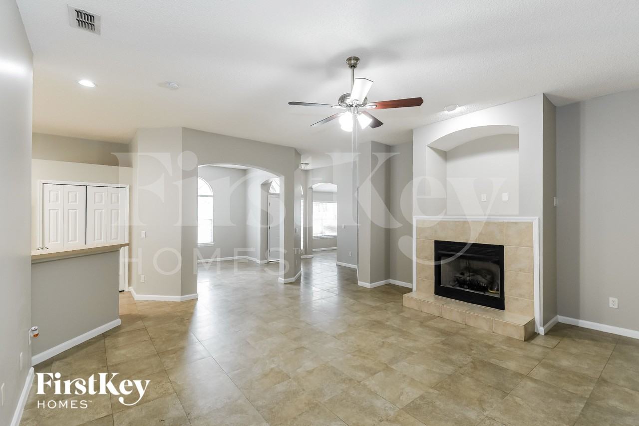 12105 Spindlewood Ct - Photo 3 of 16