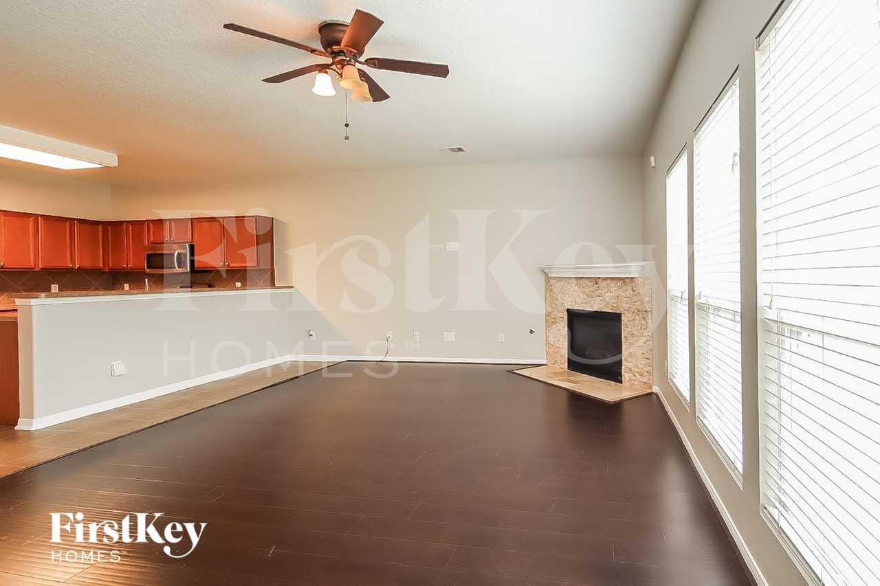 1018 Lamson Ct - Photo 2 of 16