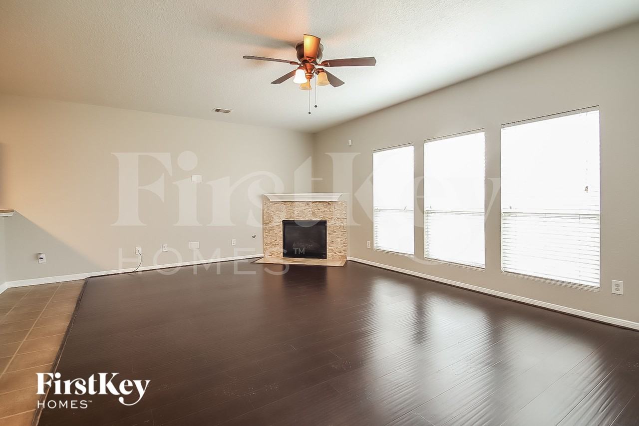 1018 Lamson Ct - Photo 3 of 16