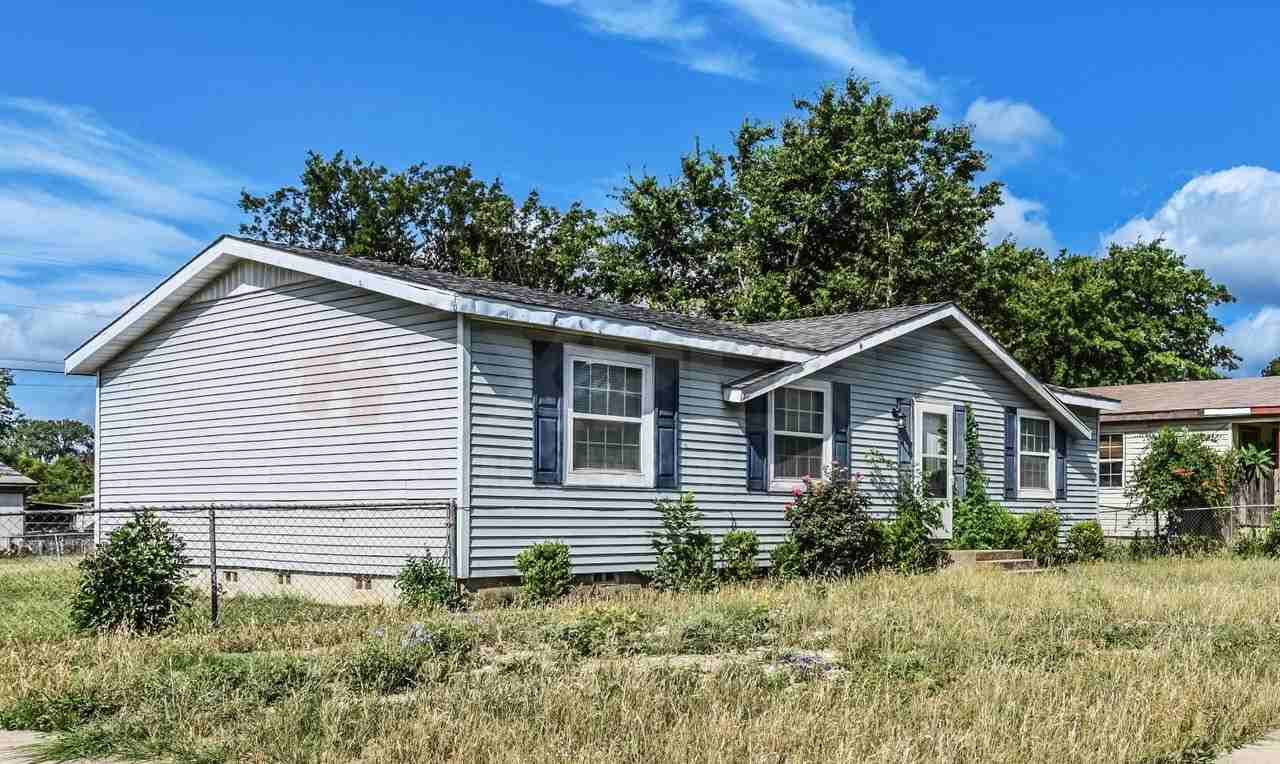 1402 Elyse Dr - Photo 4 of 21