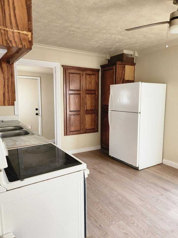 2705 W Kentucky Ave - Photo 3 of 10