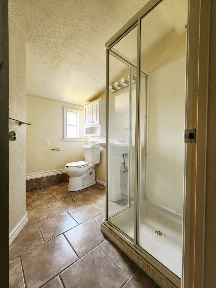 2705 W Kentucky Ave - Photo 6 of 10