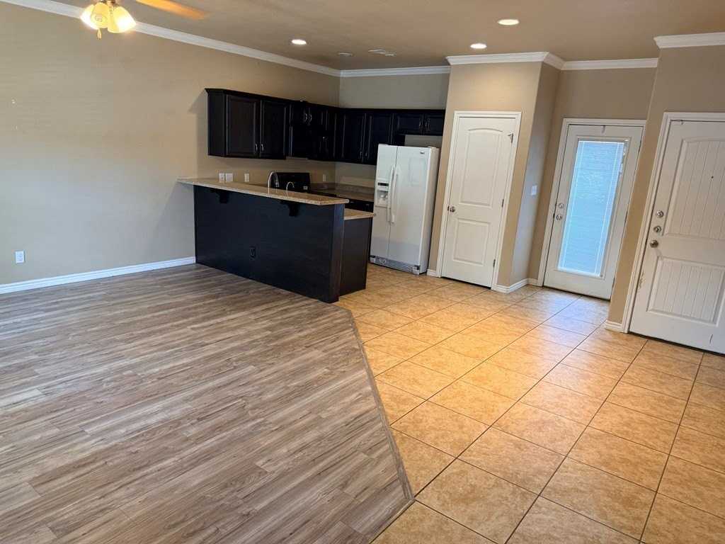 7230 Barksdale Ln - Photo 4 of 24