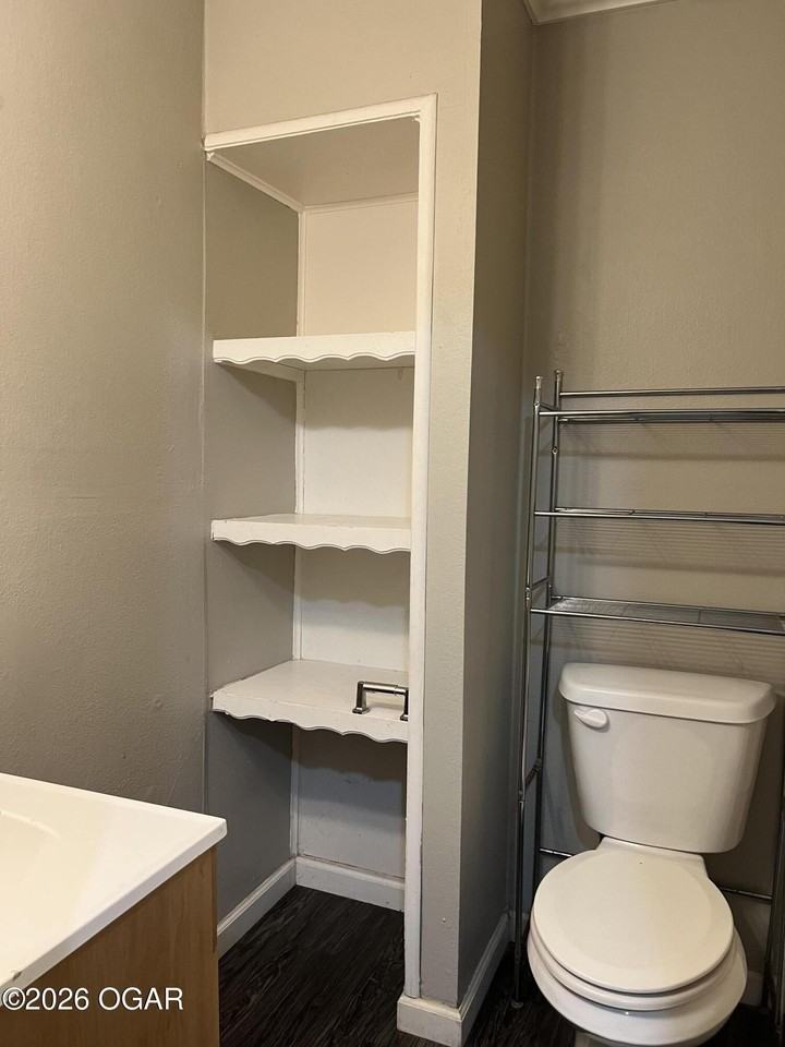 1806 Pennsylvania Ave - Photo 7 of 8