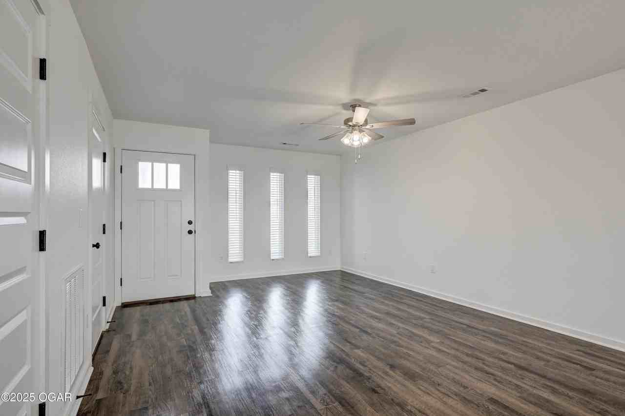 304 Eagle Edge Ave - Photo 2 of 18