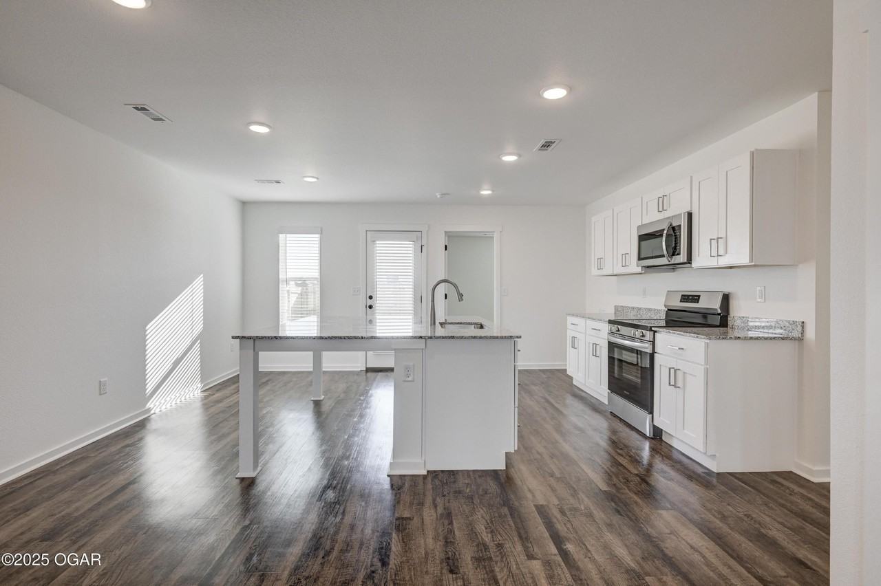 304 Eagle Edge Ave - Photo 3 of 18