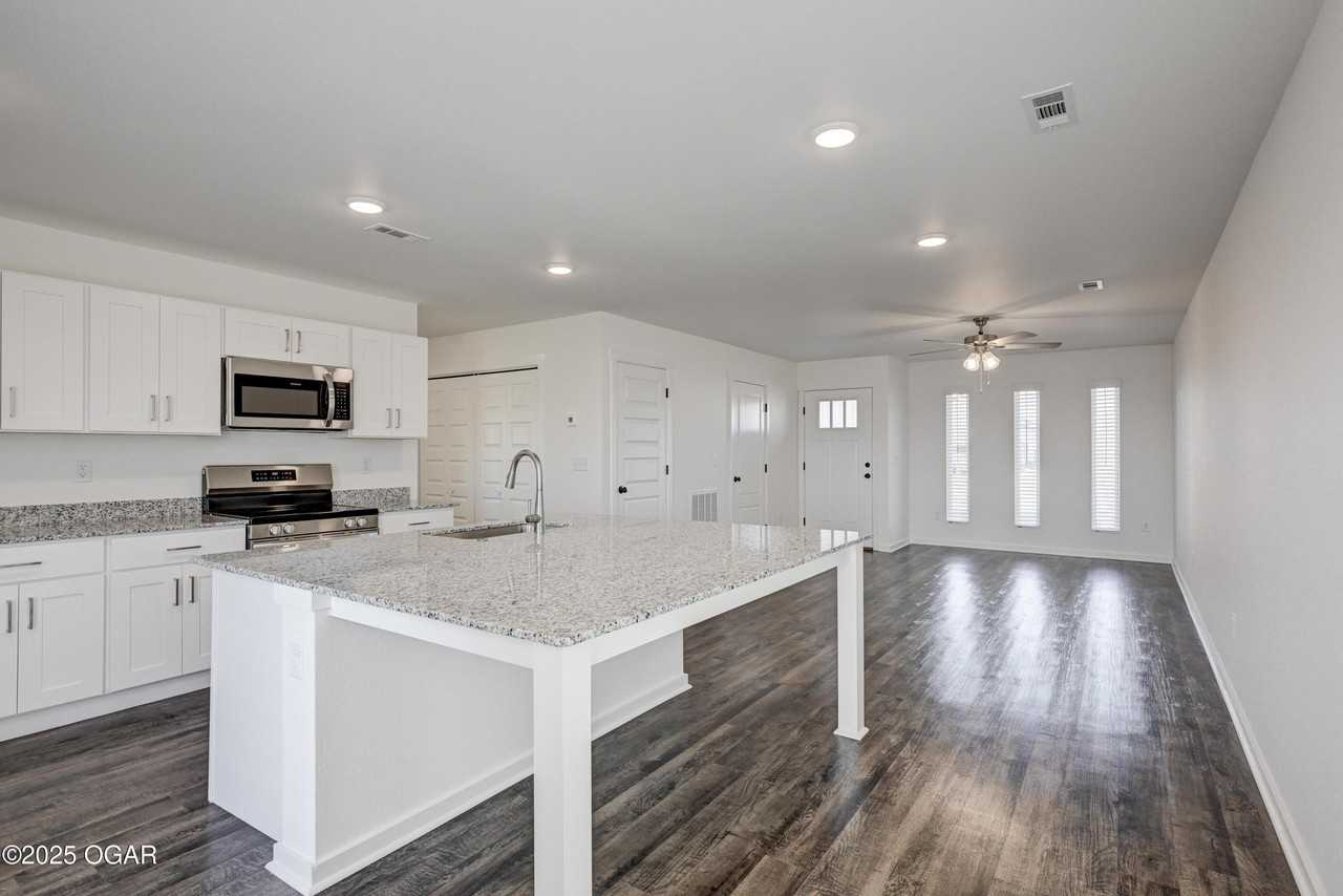 304 Eagle Edge Ave - Photo 6 of 18