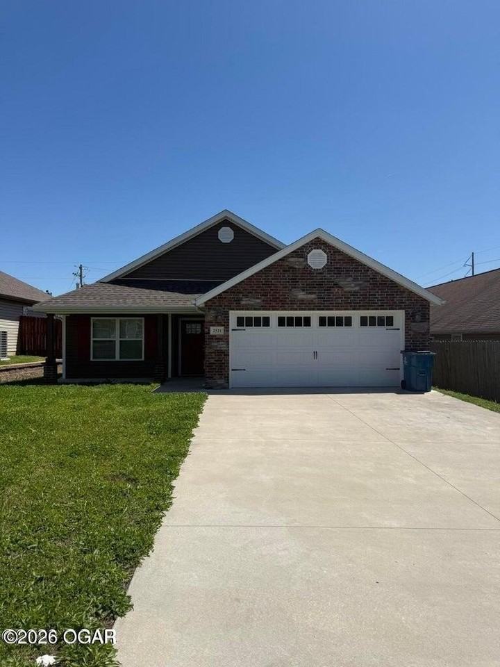 2521 S Tyler Ave - Photo 2 of 11