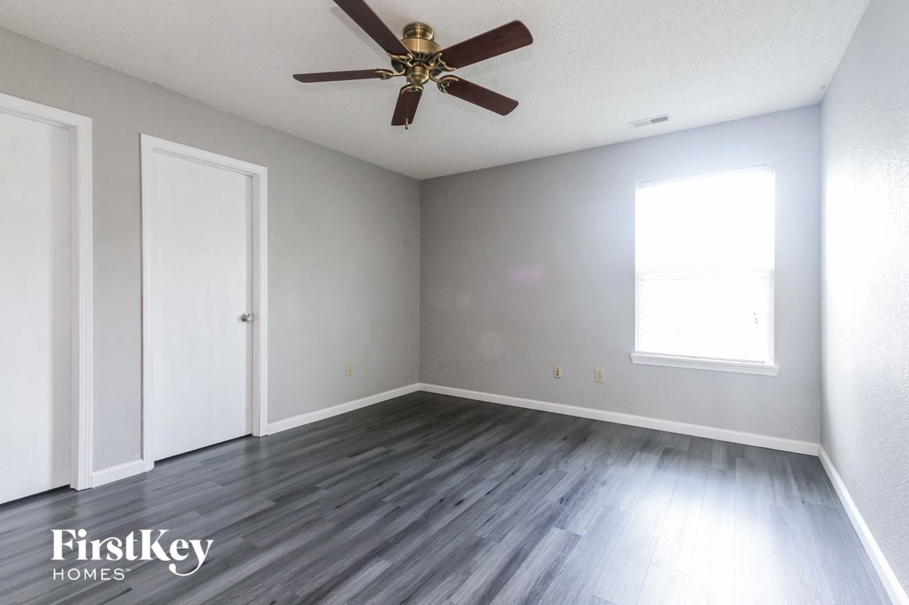 3940 Burningbush Dr - Photo 6 of 15