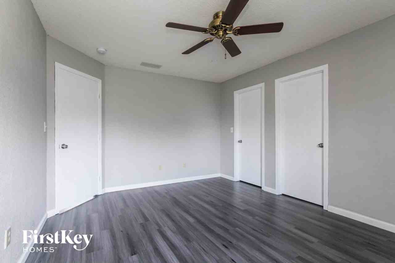 3940 Burningbush Dr - Photo 7 of 15