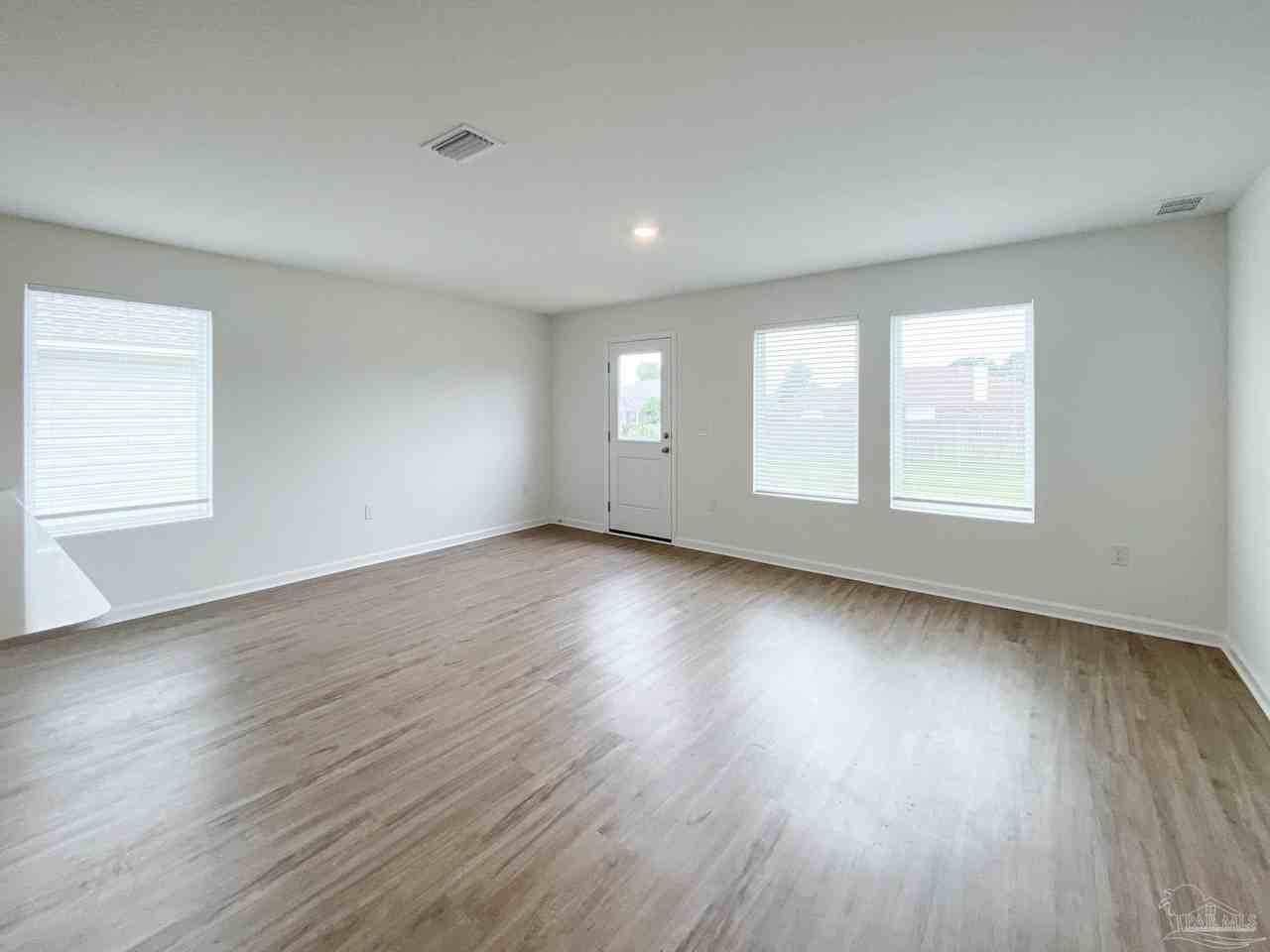 4631 Carlstrom Ln - Photo 5 of 19