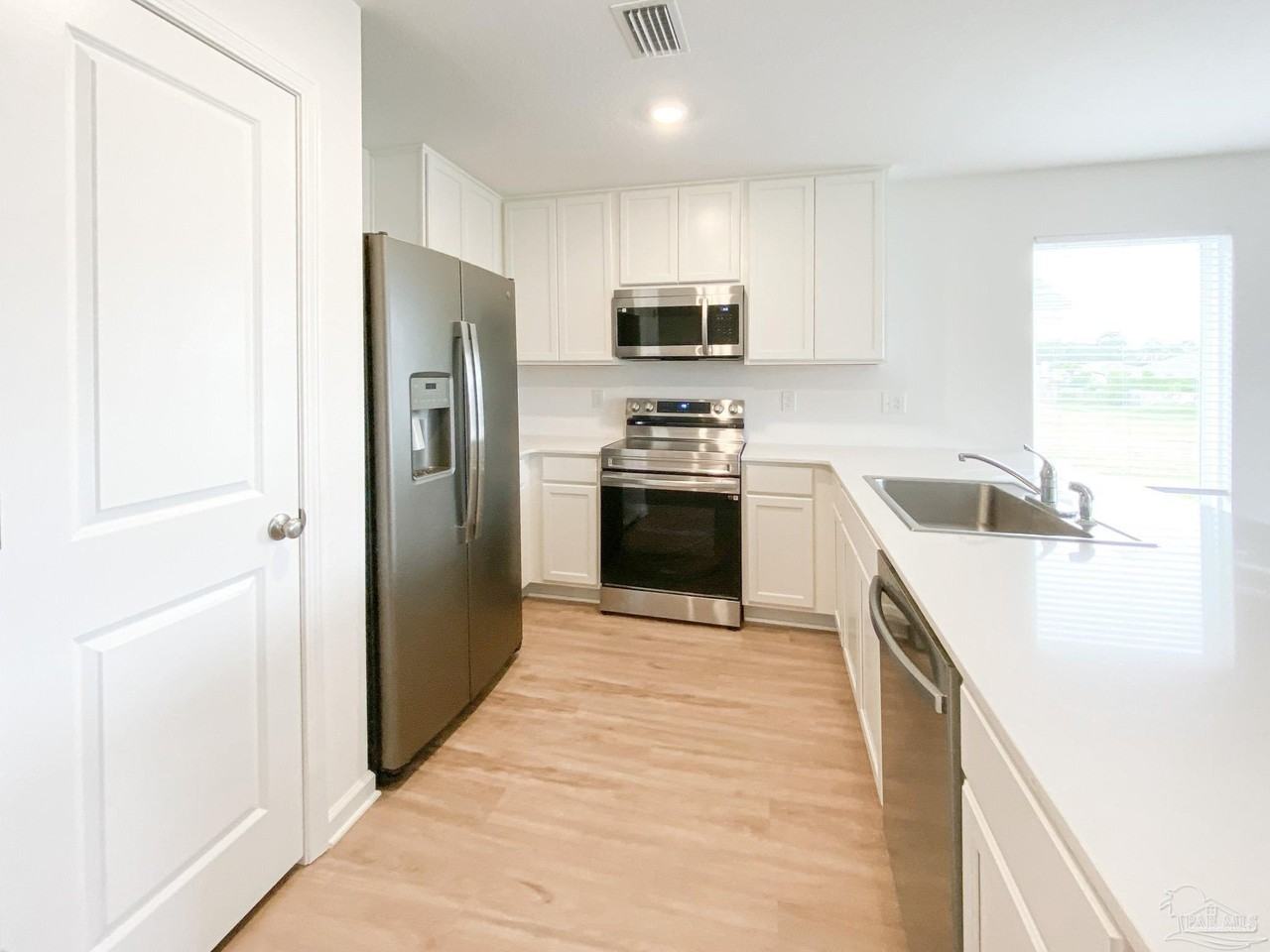 4631 Carlstrom Ln - Photo 6 of 19