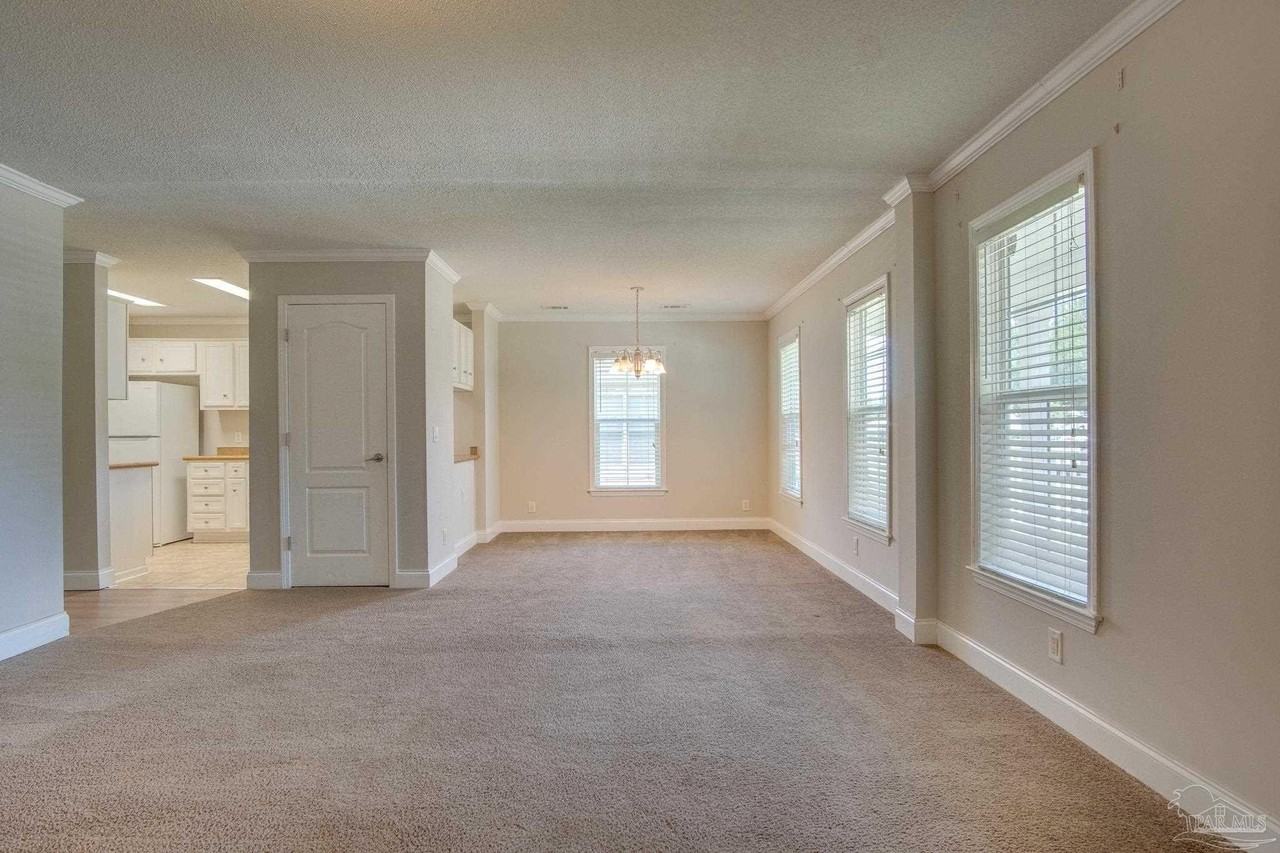 727 Bremen Ave - Photo 4 of 32