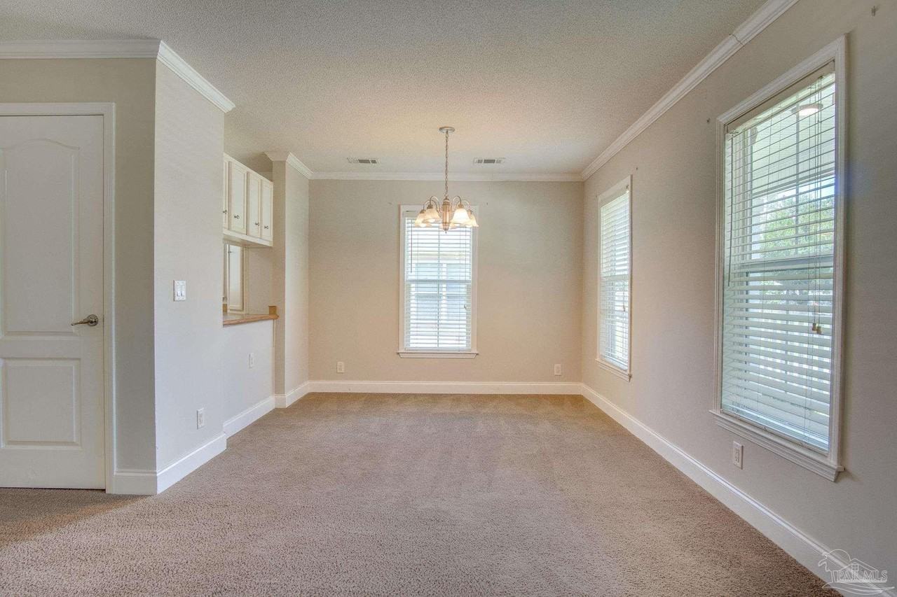727 Bremen Ave - Photo 5 of 32