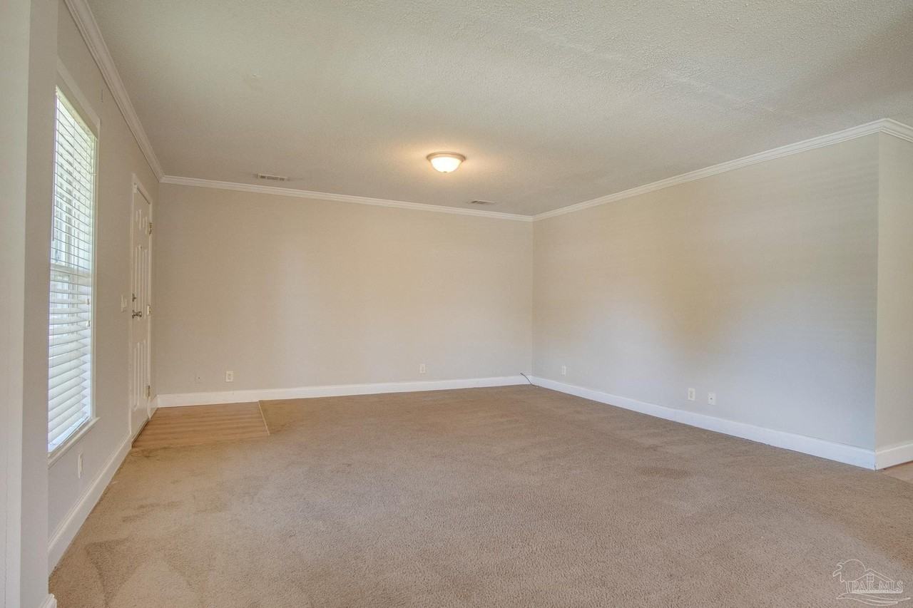 727 Bremen Ave - Photo 7 of 32