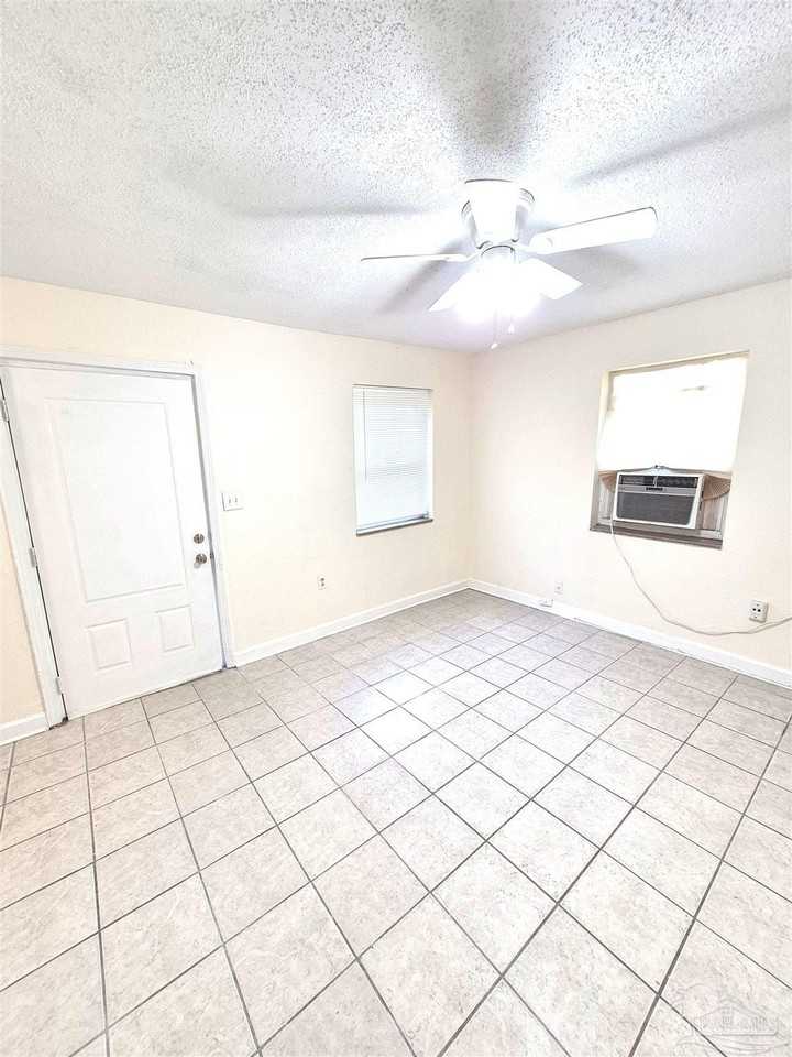 2 Ellis Dr #A - Photo 4 of 10