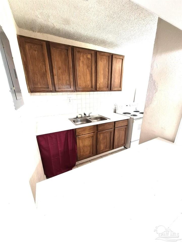 2 Ellis Dr #A - Photo 5 of 10