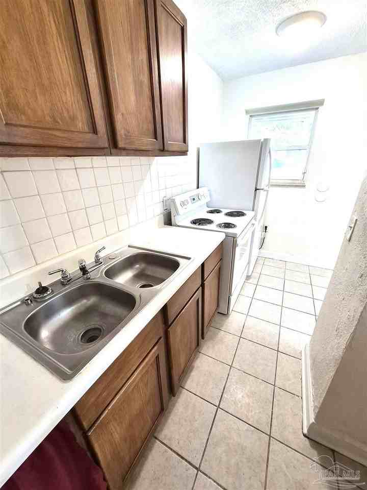 2 Ellis Dr #A - Photo 6 of 10