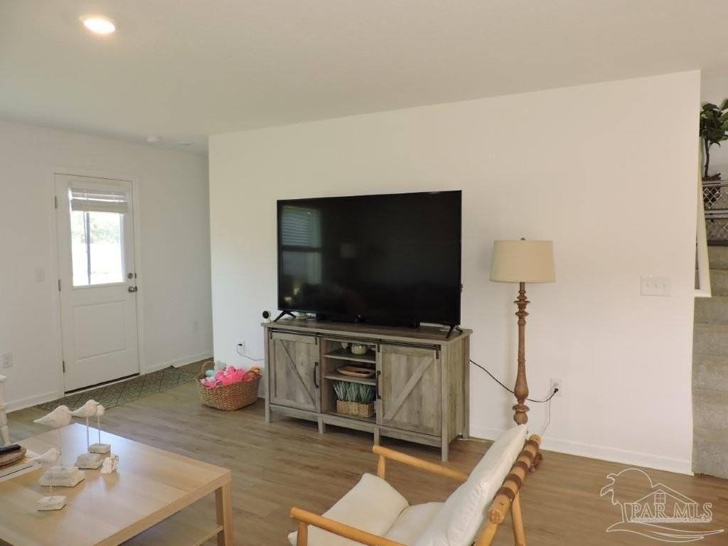 4664 Carlstrom Ln - Photo 5 of 23