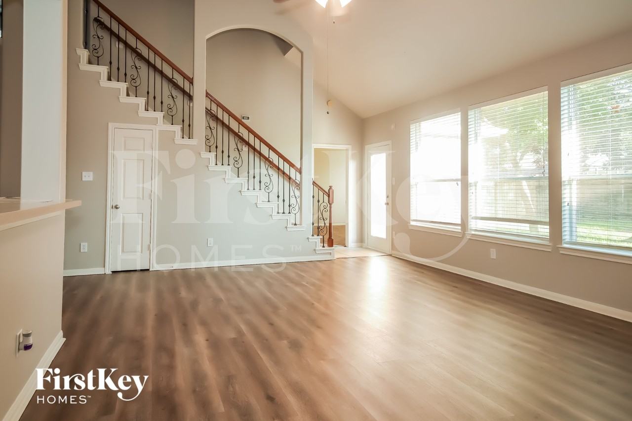 12323 Crescent Mountain Ln - Photo 2 of 16