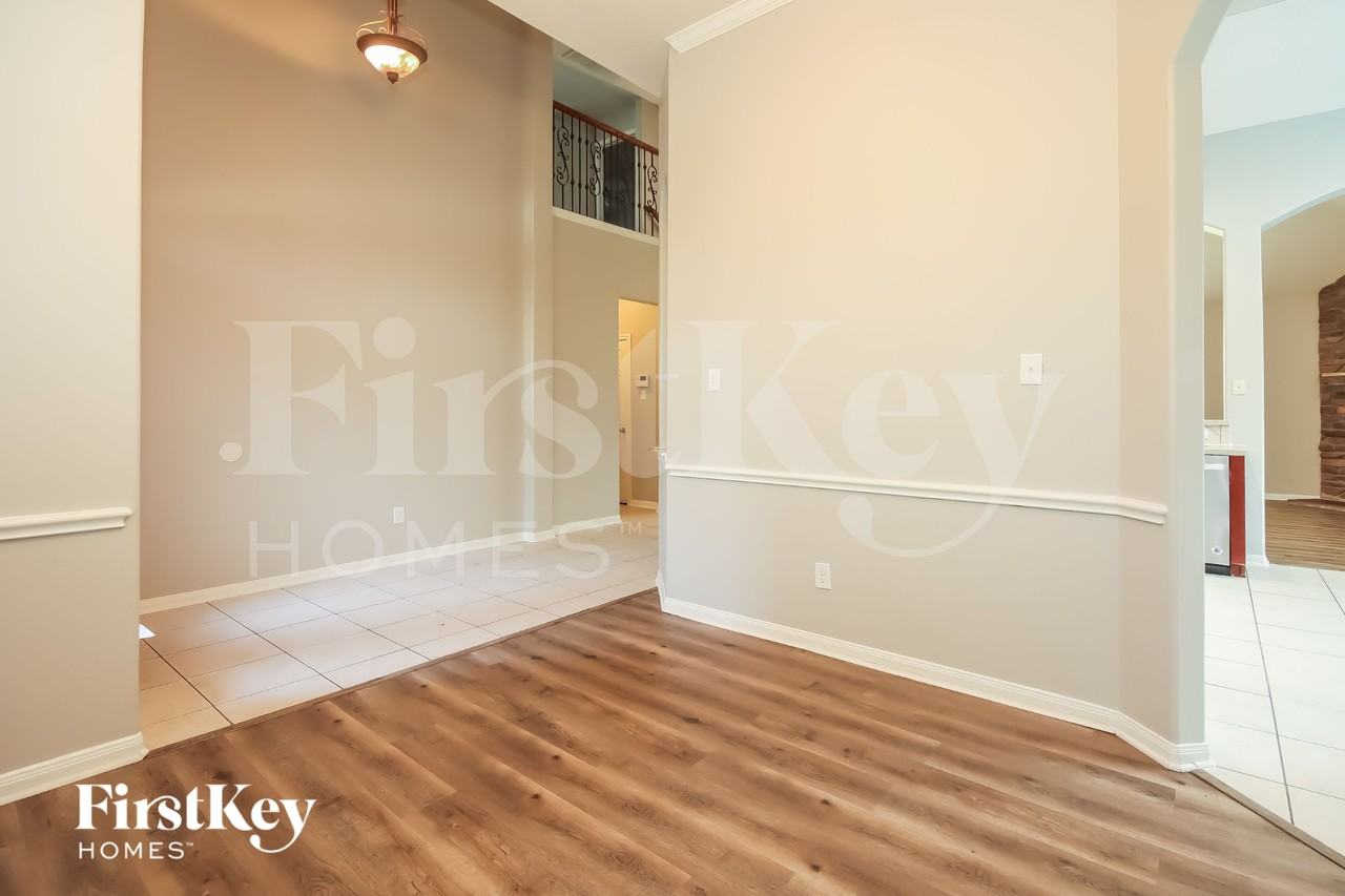 12323 Crescent Mountain Ln - Photo 3 of 16