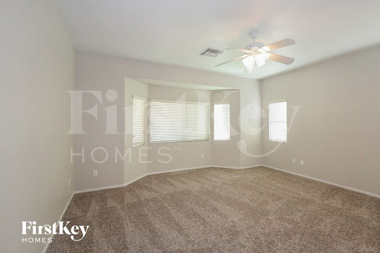 4025 Amberdale Ave - Photo 3 of 15