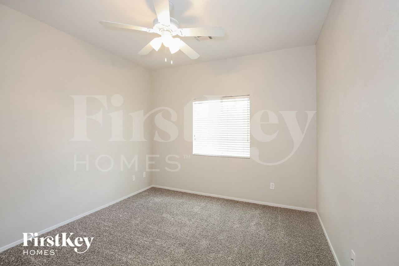 4025 Amberdale Ave - Photo 7 of 15
