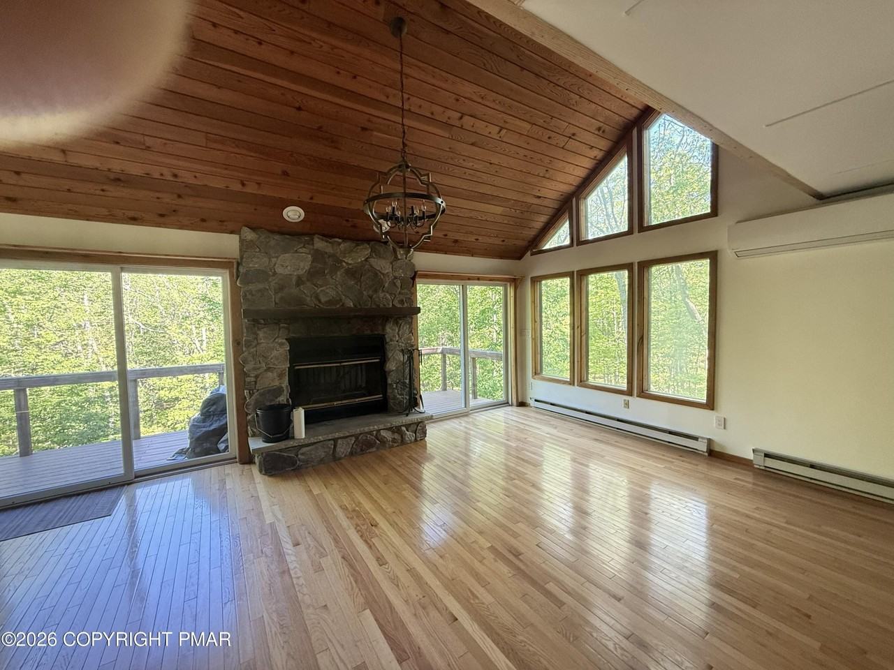 5375 Woodbridge Dr E - Photo 5 of 50